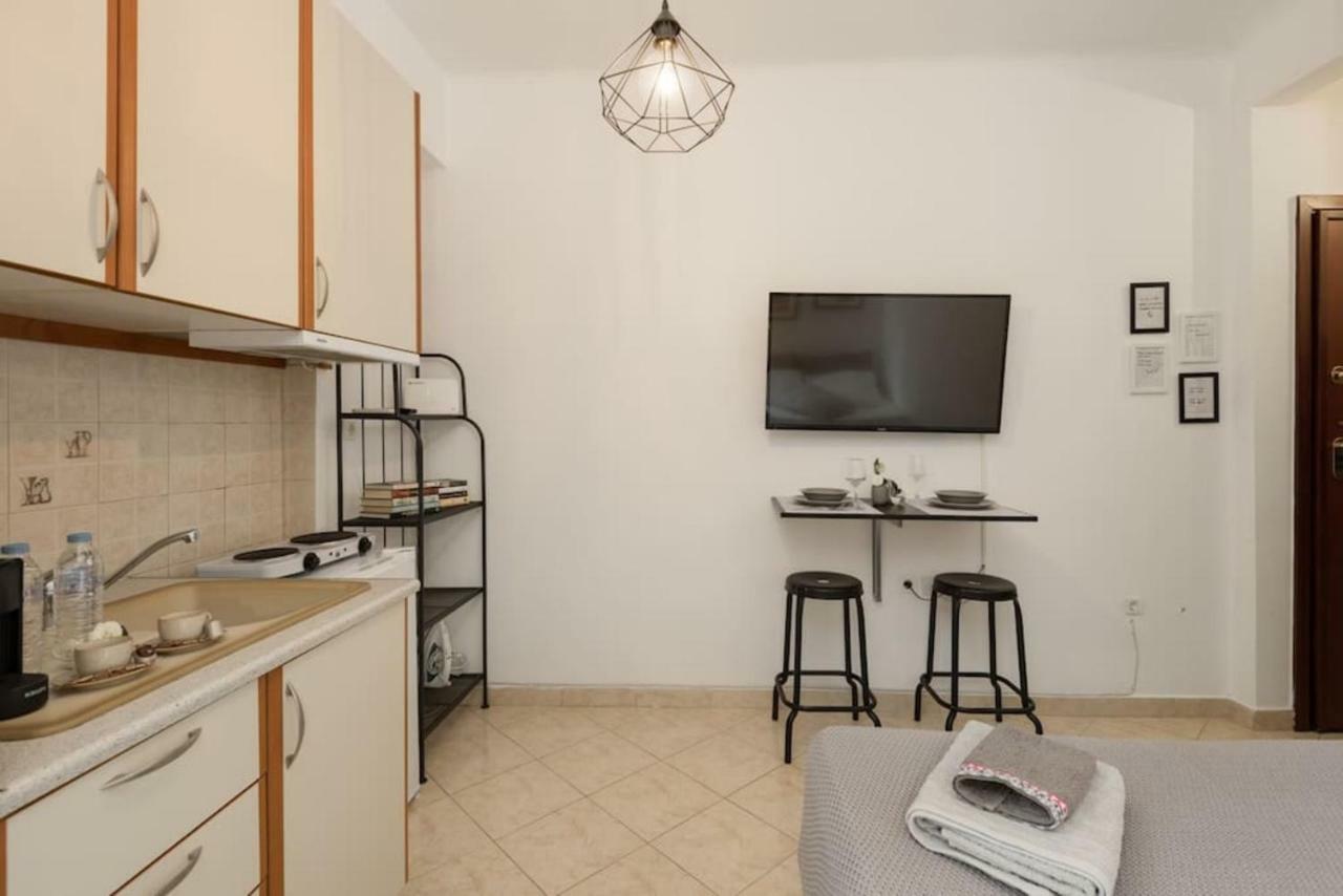 Central Studio! Fiber Wifi, Ac, Private, Self Check-In! テッサロニキ エクステリア 写真