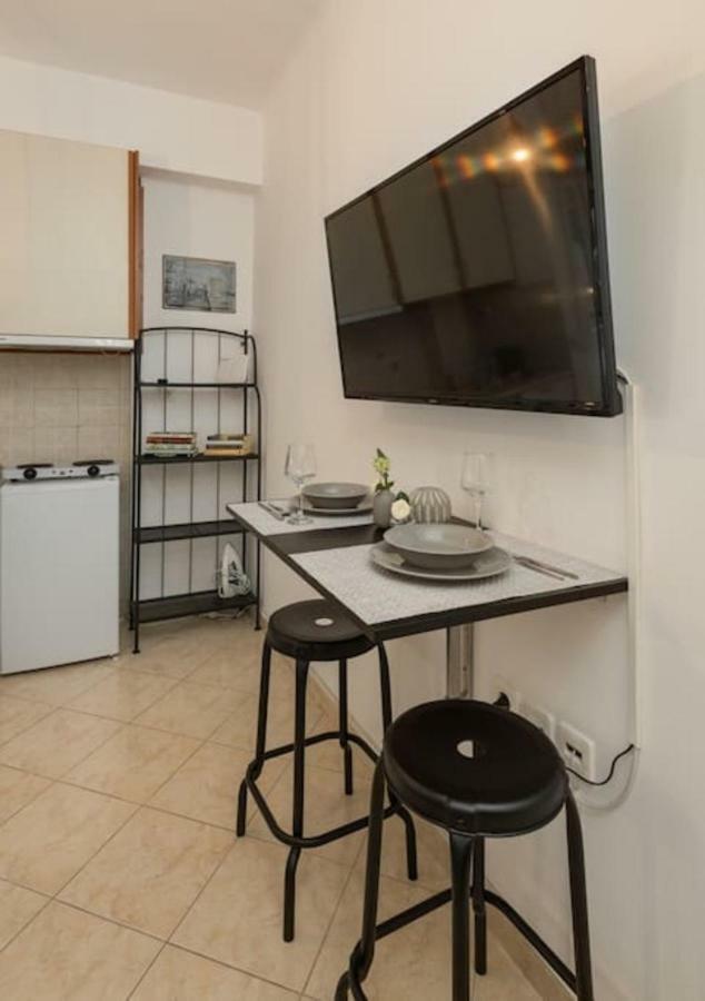 Central Studio! Fiber Wifi, Ac, Private, Self Check-In! テッサロニキ エクステリア 写真